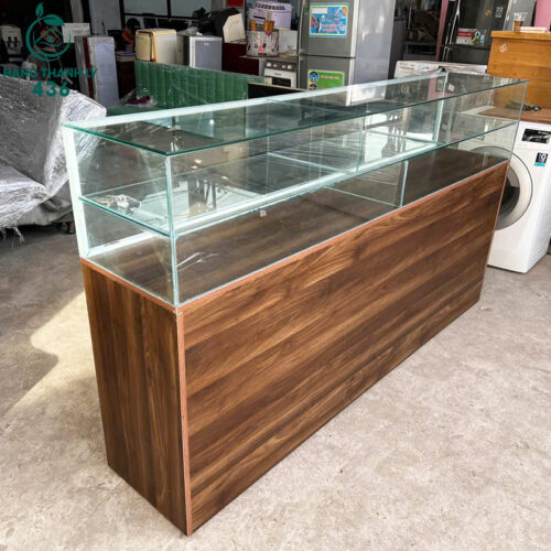 tu trung bay cu 2mx1m1 mau van go nau sang trong 2