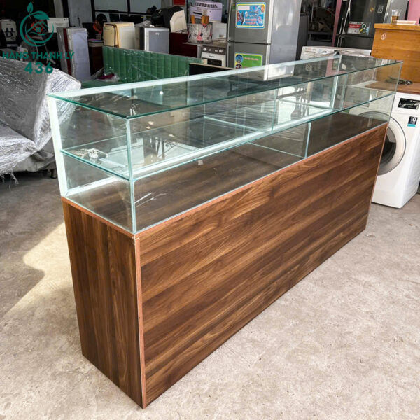 tu trung bay cu 2mx1m1 mau van go nau sang trong 2