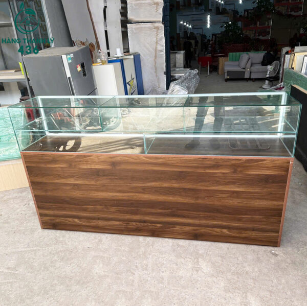 tu trung bay cu 2mx1m1 mau van go nau sang trong 3