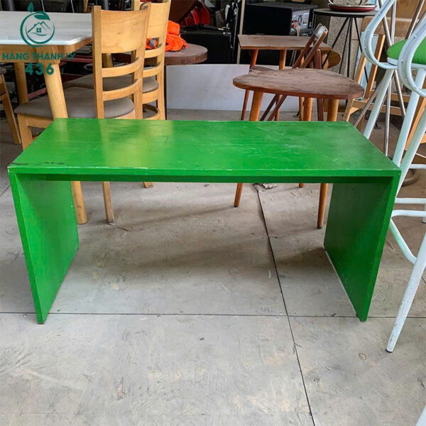 ban cafe cu go son xanh kieu dang don gian