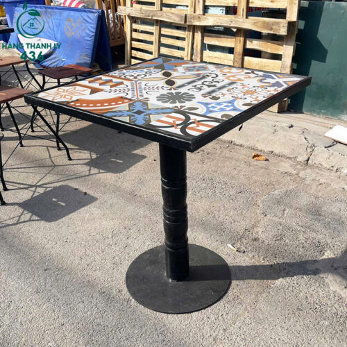 ban cafe cu mat gach hoa van noi bat 3