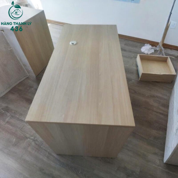 ban lam viec cu 1m2 van go sang co hoc tu 1