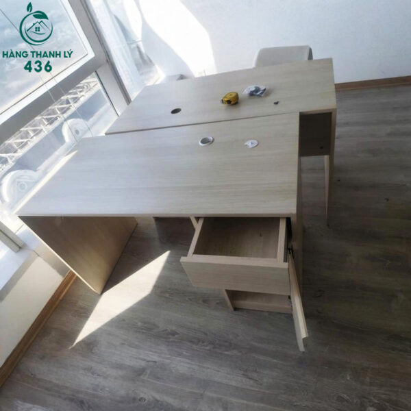 ban lam viec cu 1m2 van go sang co hoc tu 2