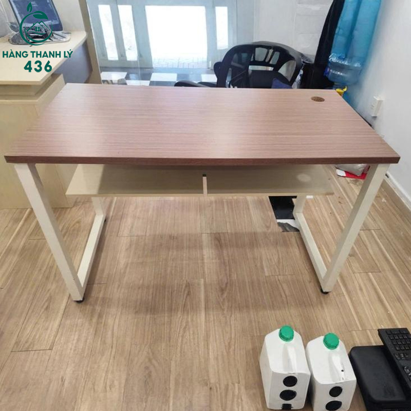 Bàn Làm Việc Cũ 1M2X60CMX75CM Vân Gỗ Nâu Chân Chữ U ban-lam-viec-cu-1m2x60cmx75cm-van-go-nau-chan-chu-u-1 Bàn Làm Việc Cũ 1M2X60CMX75CM Vân Gỗ Nâu Chân Chữ U