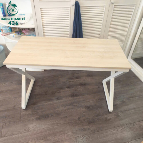 ban-lam-viec-cu-chan-chu-x-thiet-ke-hien-dai