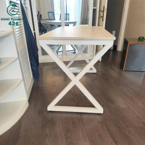 ban-lam-viec-cu-chan-chu-x-thiet-ke-hien-dai