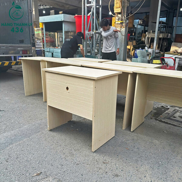 ban lam viec cu kieu dang gon gang tiet kiem dien tich 5