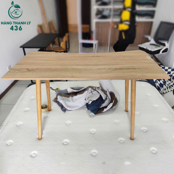 Bàn Làm Việc Cũ Mặt Gỗ Vân Sáng Chân Tròn