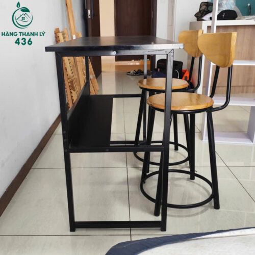 Bàn Làm Việc Cũ Màu Đen Có Kệ Để Đồ Gọn Gàng