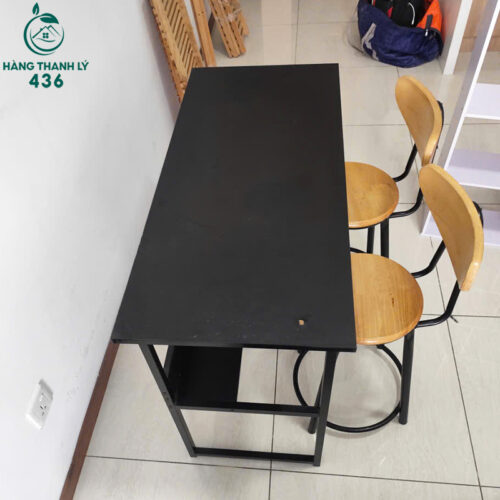 Bàn Làm Việc Cũ Màu Đen Có Kệ Để Đồ Gọn Gàng