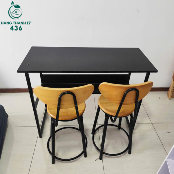 Bàn Làm Việc Cũ Màu Đen Có Kệ Để Đồ Gọn Gàng