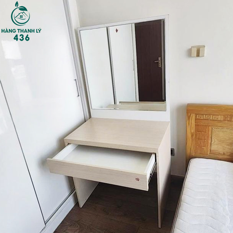 Bàn Trang Điểm Cũ Thiết Kế Gương Vuông Có Ngăn Kéo ban-trang-diem-cu-thiet-ke-guong-vuong-co-ngan-keo-1 Bàn Trang Điểm Cũ Thiết Kế Gương Vuông Có Ngăn Kéo