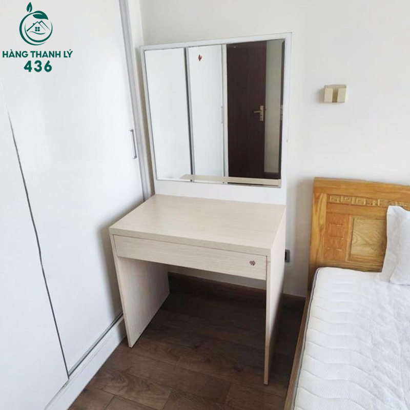 Bàn Trang Điểm Cũ Thiết Kế Gương Vuông Có Ngăn Kéo ban-trang-diem-cu-thiet-ke-guong-vuong-co-ngan-keo-2 Bàn Trang Điểm Cũ Thiết Kế Gương Vuông Có Ngăn Kéo