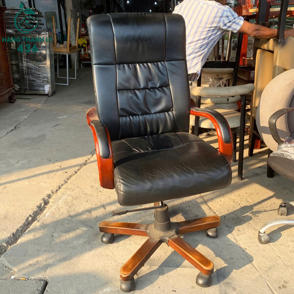 ghe giam doc cu boc da den ngoi em lung cao 3