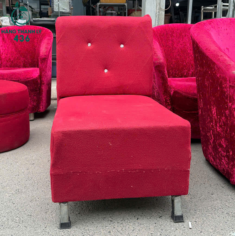 Ghế Sofa Đơn Cũ Kèm Đôn Tròn Đỏ ghe-sofa-don-cu-kem-don-tron-do-4 Ghế Sofa Đơn Cũ Kèm Đôn Tròn Đỏ
