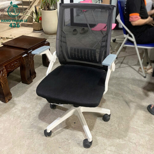 ghe xoay van phong cu lung luoi mau den tay vinh mau xanh 2