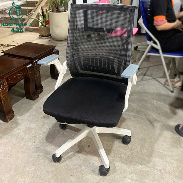 ghe xoay van phong cu lung luoi mau den tay vinh mau xanh 2