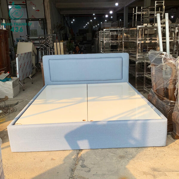 giuong-ngu-boc-nem-cu-1m8x2m-mau-xanh-nhat-sang-nhe (4) Giường Ngủ Bọc Nệm Cũ 1M8X2M Màu Xanh Nhạt Sang Nhẹ
