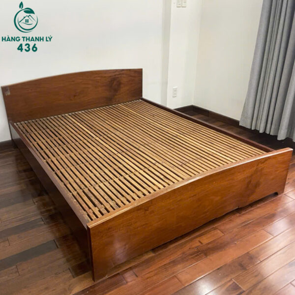 giuong-ngu-cu-go-mau-nau-khung-thap-nan-thoang (1) Giường Ngủ Cũ Gỗ Màu Nâu Khung Thấp Nan Thoáng
