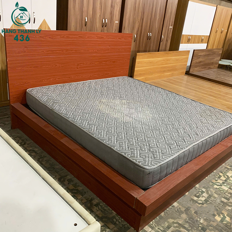 Giường Ngủ Gỗ Cũ Màu Nâu Đỏ Sang Trọng giuong-ngu-go-cu-mau-nau-do-sang-trong-1 Giường Ngủ Gỗ Cũ Màu Nâu Đỏ Sang Trọng