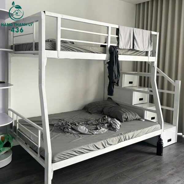 Giường Tầng Sắt Cũ Có Thang Lên Xuống An Toàn