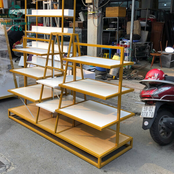 ke trung bay cu 1m85x60cmx1m3 thiet ke nhieu tang hang dep 2