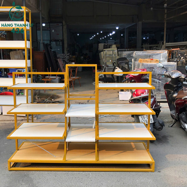 ke trung bay cu 1m85x60cmx1m3 thiet ke nhieu tang hang dep 3