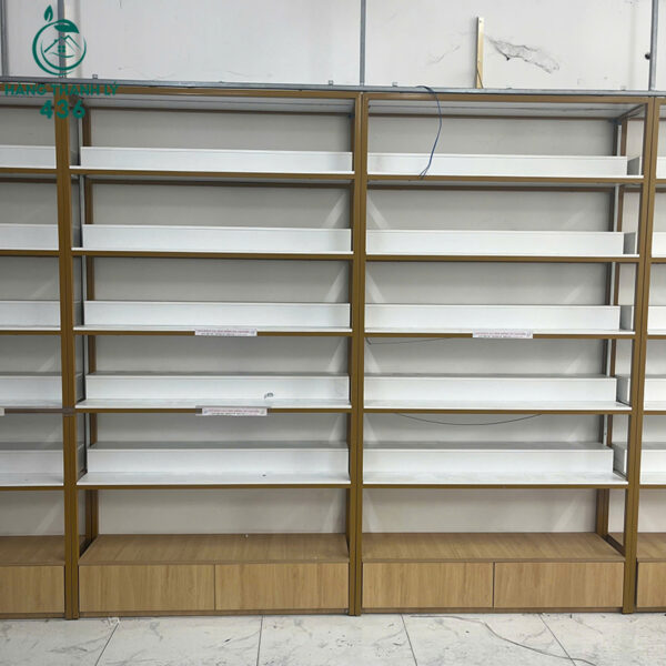 ke-trung-bay-cua-hang-cu-1m2x30cmx2m-mau-vang-trang (4) ke trung bay cua hang cu 1m2x30cmx2m mau vang trang 4