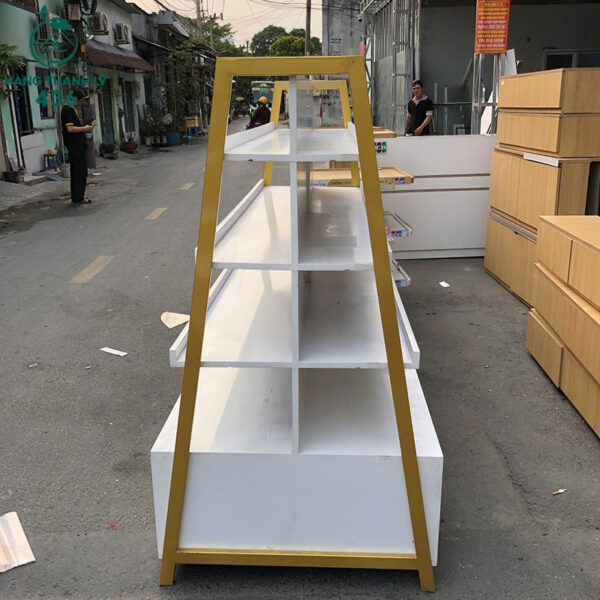 ke trung bay my pham cu khung sat son vang sang 2