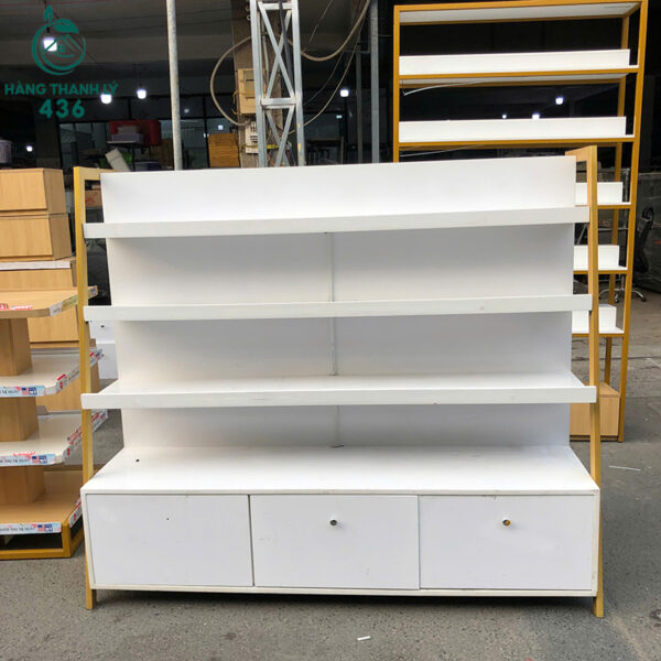 ke trung bay my pham cu khung sat son vang sang 3