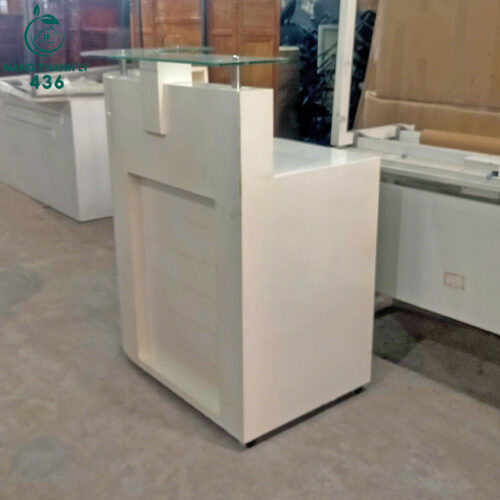 Quầy Lễ Tân Cũ 1M2X1M12X57CM Màu Trắng Bo Cong Kèm Mặt Kính