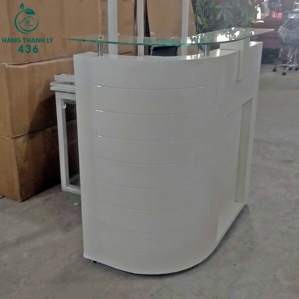 Quầy Lễ Tân Cũ 1M2X1M12X57CM Màu Trắng Bo Cong Kèm Mặt Kính