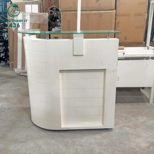 Quầy Lễ Tân Cũ 1M2X1M12X57CM Màu Trắng Bo Cong Kèm Mặt Kính