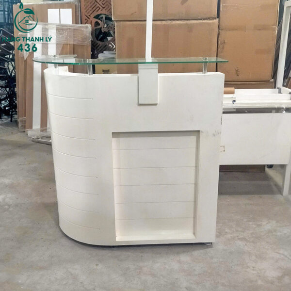 Quầy Lễ Tân Cũ 1M2X1M12X57CM Màu Trắng Bo Cong Kèm Mặt Kính