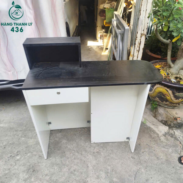 quay-le-tan-cu-1mx40cmx1m-bo-cong-thiet-ke-kem-hoc-tu (1) Quầy Lễ Tân Cũ 1MX40CMX1M Bo Cong Thiết Kế Kèm Hộc Tủ