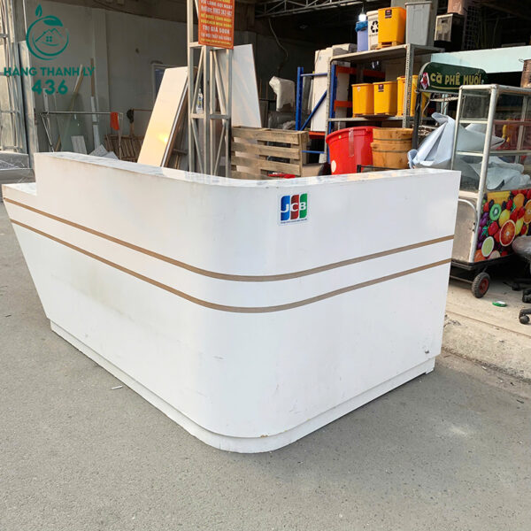 quay le tan cu 2m4x1m4x1m05 mau trang bo cong 1