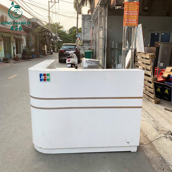 quay le tan cu 2m4x1m4x1m05 mau trang bo cong 2