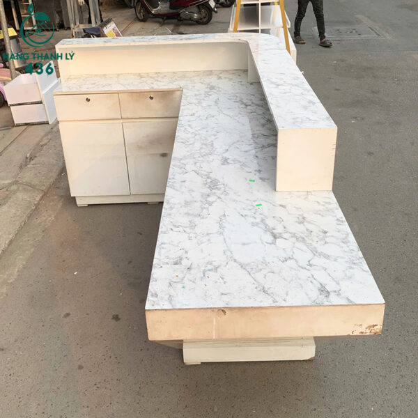 quay le tan cu 2m4x1m4x1m05 mau trang bo cong 5