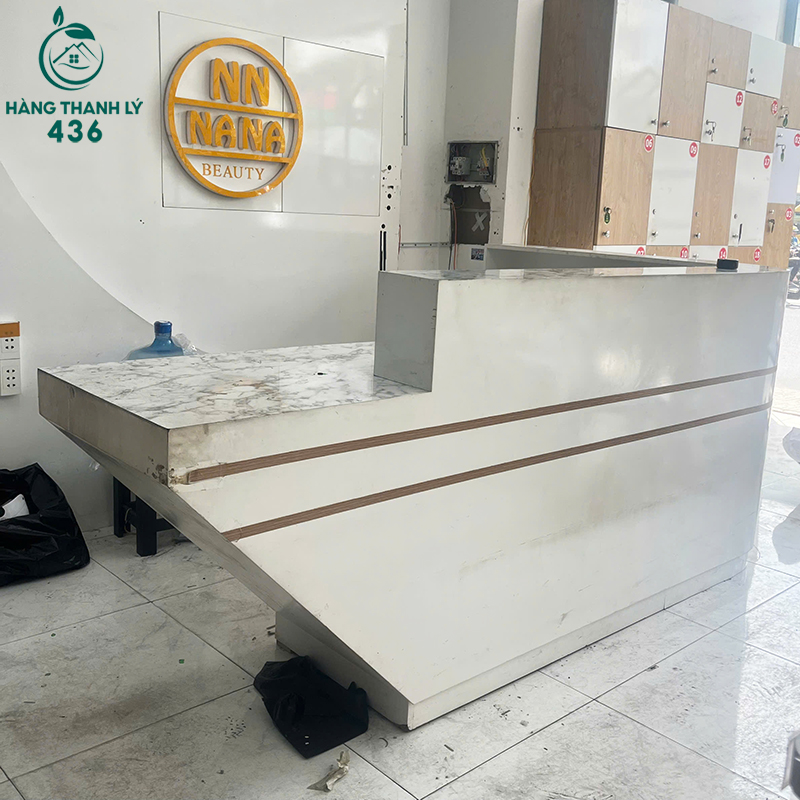 Quầy Lễ Tân Cũ Màu Trắng Bo Cong Sang Trọng quay-le-tan-cu-mau-trang-bo-cong-sang-trong-2 Quầy Lễ Tân Cũ Màu Trắng Bo Cong Sang Trọng