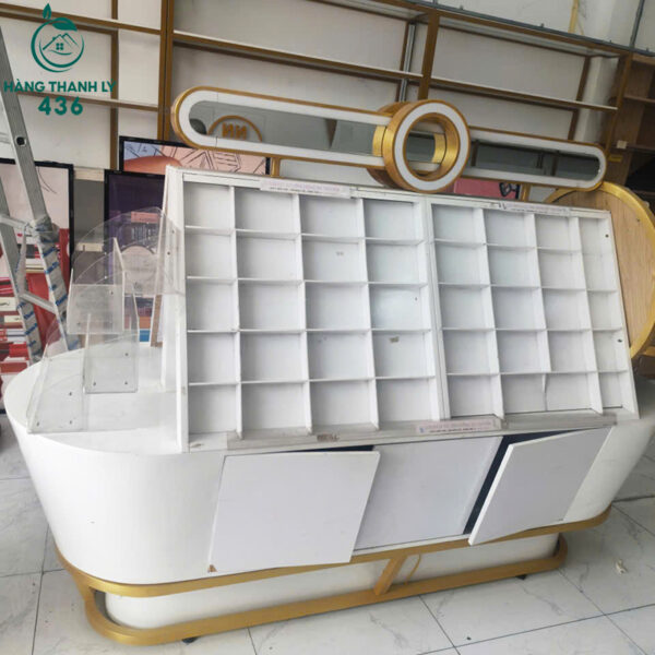 quay trung bay my pham cu dang cong sang trong 3