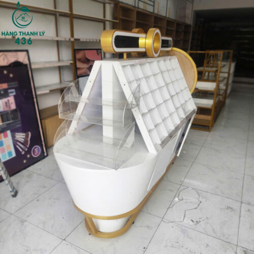 quay trung bay my pham cu dang cong sang trong 6