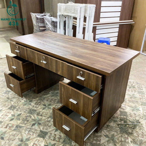 thanh ly ban lam viec nhieu ngan keo go mau nau moi 99 1