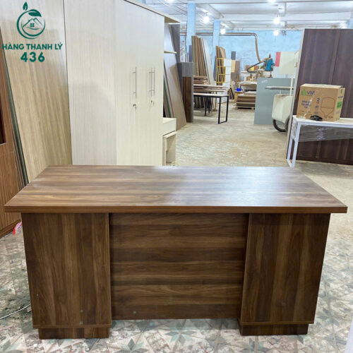 thanh ly ban lam viec nhieu ngan keo go mau nau moi 99 2