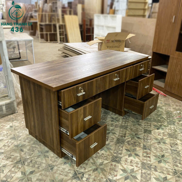 thanh ly ban lam viec nhieu ngan keo go mau nau moi 99 7