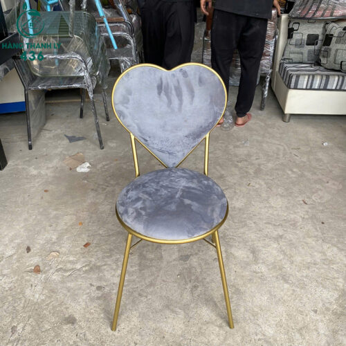 Thanh Lý Ghế Cafe Bọc Nệm Hình Trái Tim Màu Xám Khói Mới 99%