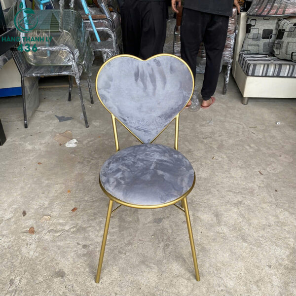Thanh Lý Ghế Cafe Bọc Nệm Hình Trái Tim Màu Xám Khói Mới 99%