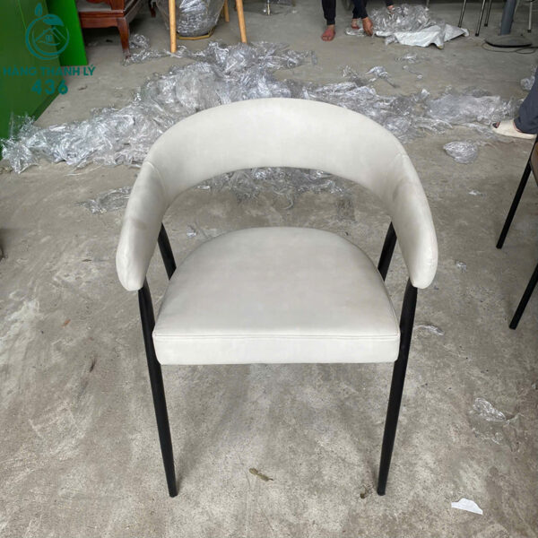 Thanh Lý Ghế Cafe Bọc Nệm Màu Trắng Chân Sắt Mới 99%