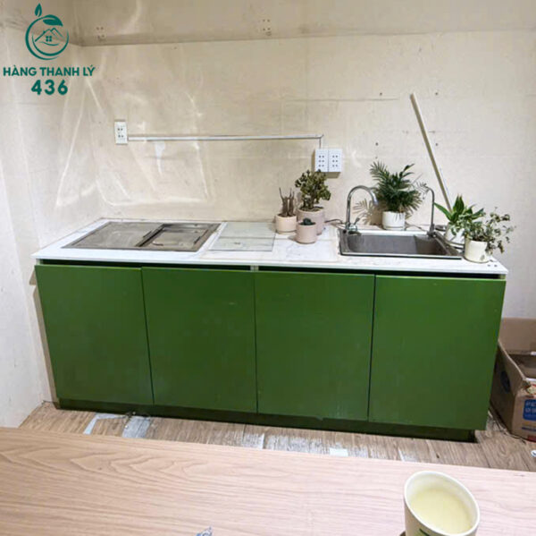 tu bep cu mau xanh mat da de lau chui