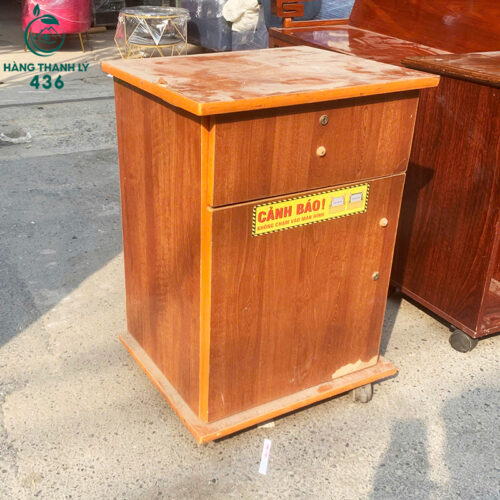 Tủ Cá Nhân Cũ Gỗ Màu Nâu Có Bánh Xe Di Chuyển