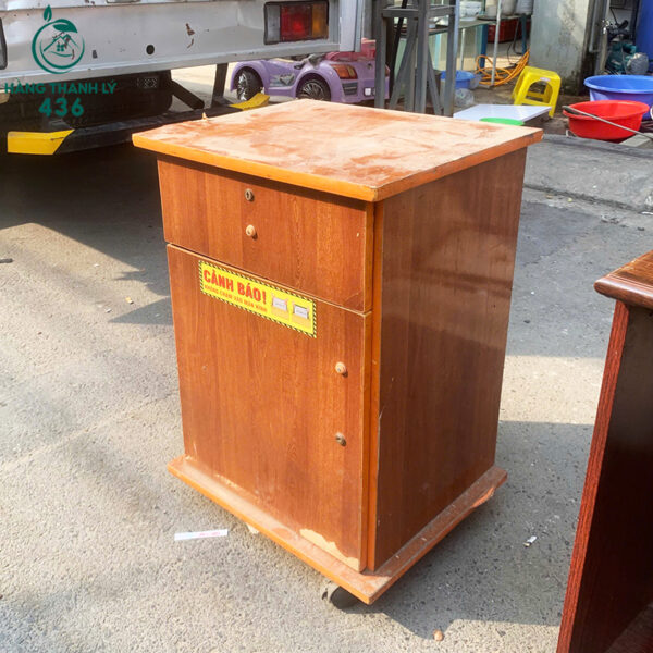 Tủ Cá Nhân Cũ Gỗ Màu Nâu Có Bánh Xe Di Chuyển